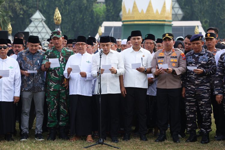 Wali Kota Surabaya Eri Cahyadi turut hadir dalam pembacaan ikrar Jogo Suroboyo, Jogo Indonesia.