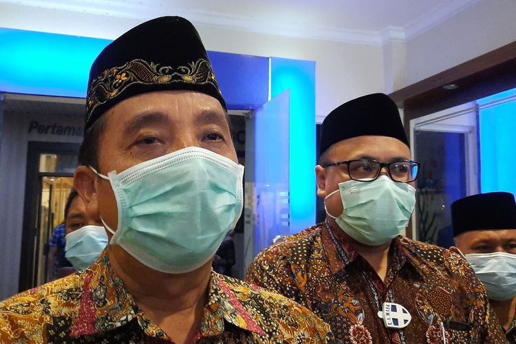 Abdul Hafidz dan M Hanies Cholil Barro usai penetapannya sebagai Bupati dan Wakil Bupati Rembang Terpilih di Hotel Gajah Mada, Rembang, Jumat (19/2/2021)