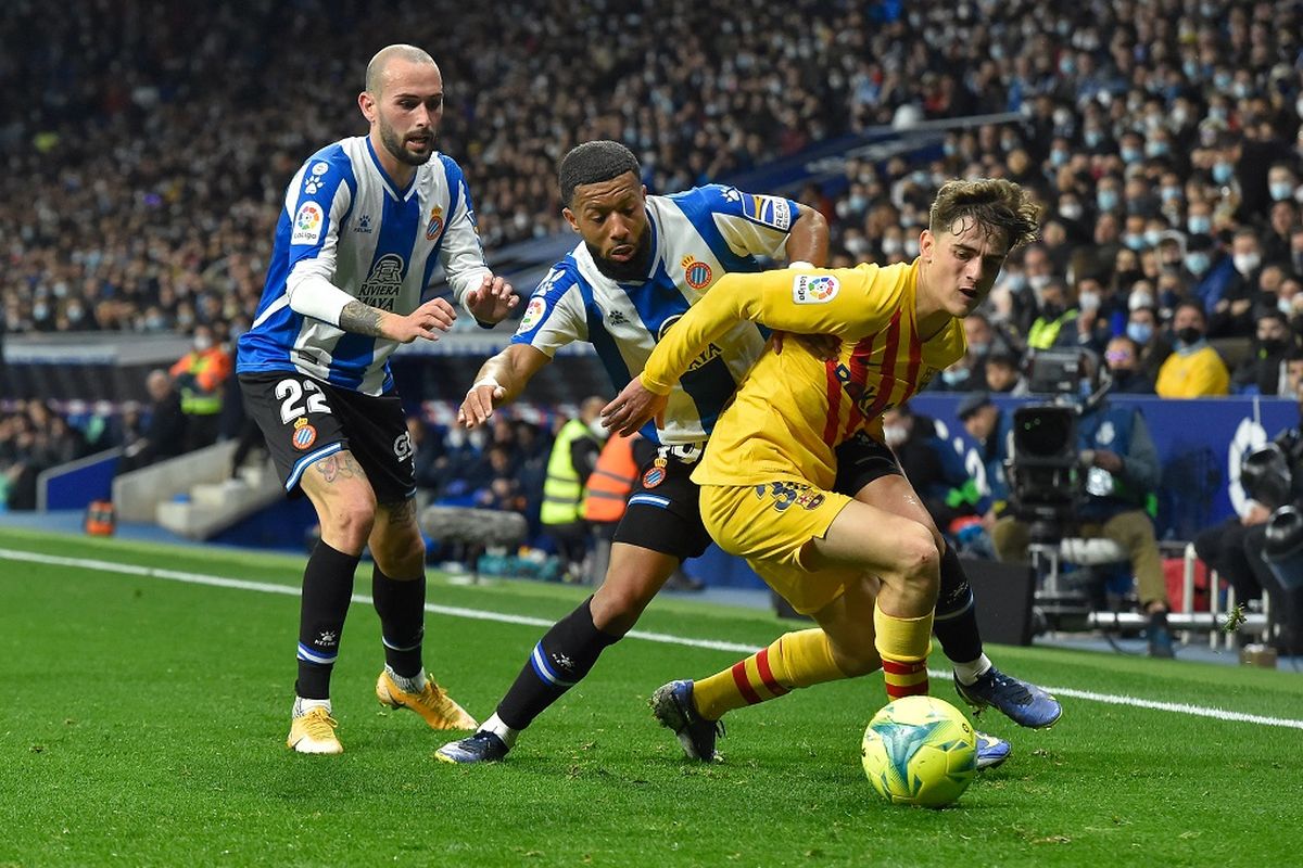 Laga Espanyol vs Barcelona dalam lanjutan Liga Spanyol di Stadion RCDE, Senin (14/2/2022) dini hari WIB.
