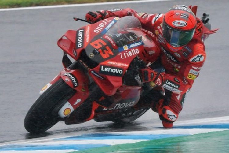 Pebalap Ducati Francesco Bagnaia saat beraksi dalam rangkaian MotoGP Jepang 2022 di Sirkuit Motegi, 23-25 September 2022. Terkini, Francesco Bagnaia tak mau buat kesalahan lagi pada MotoGP Thailand 2022 yang akan digelar di Sirkuit Internasional Chang, akhir pekan ini.