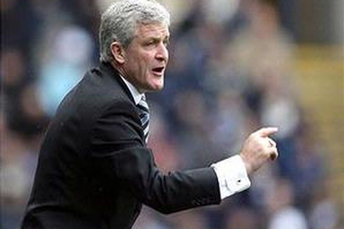Mark Hughes setuju untuk menjadi manajer Manchester City.