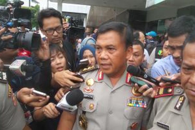Irwasum Polri Komisaris Jenderal Dwi Priyatno usai mengunjungi para korban bom Sarinah yang dibawa ke Rumah Sakit Pusat Angkatan Darat Gatot Subroto, Kamis (14/1/2016).