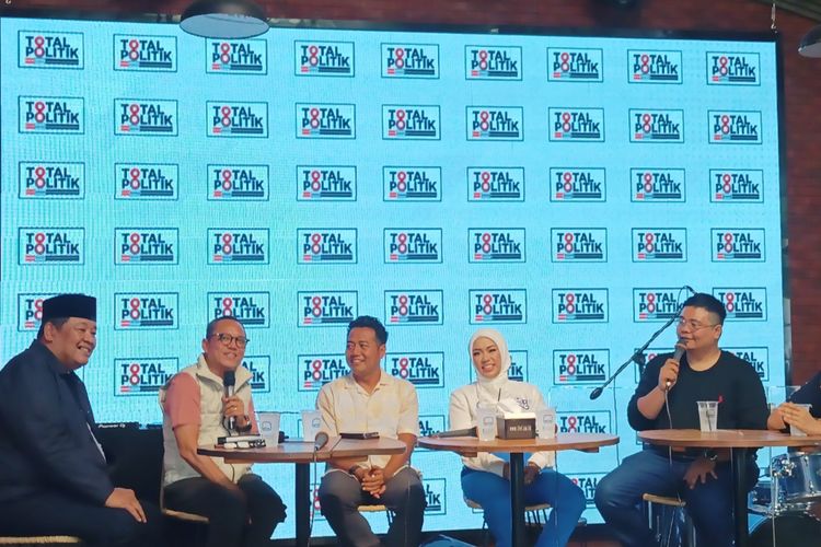 Politisi PDI-P Deddy Sitorus dalam diskusi bertajuk Kian Dekat Capres Mulai Adu Gagasan, Skenario 2 Pasangan Masih Relevan? di Jakarta Selatan, Sabtu (23/9/2023).