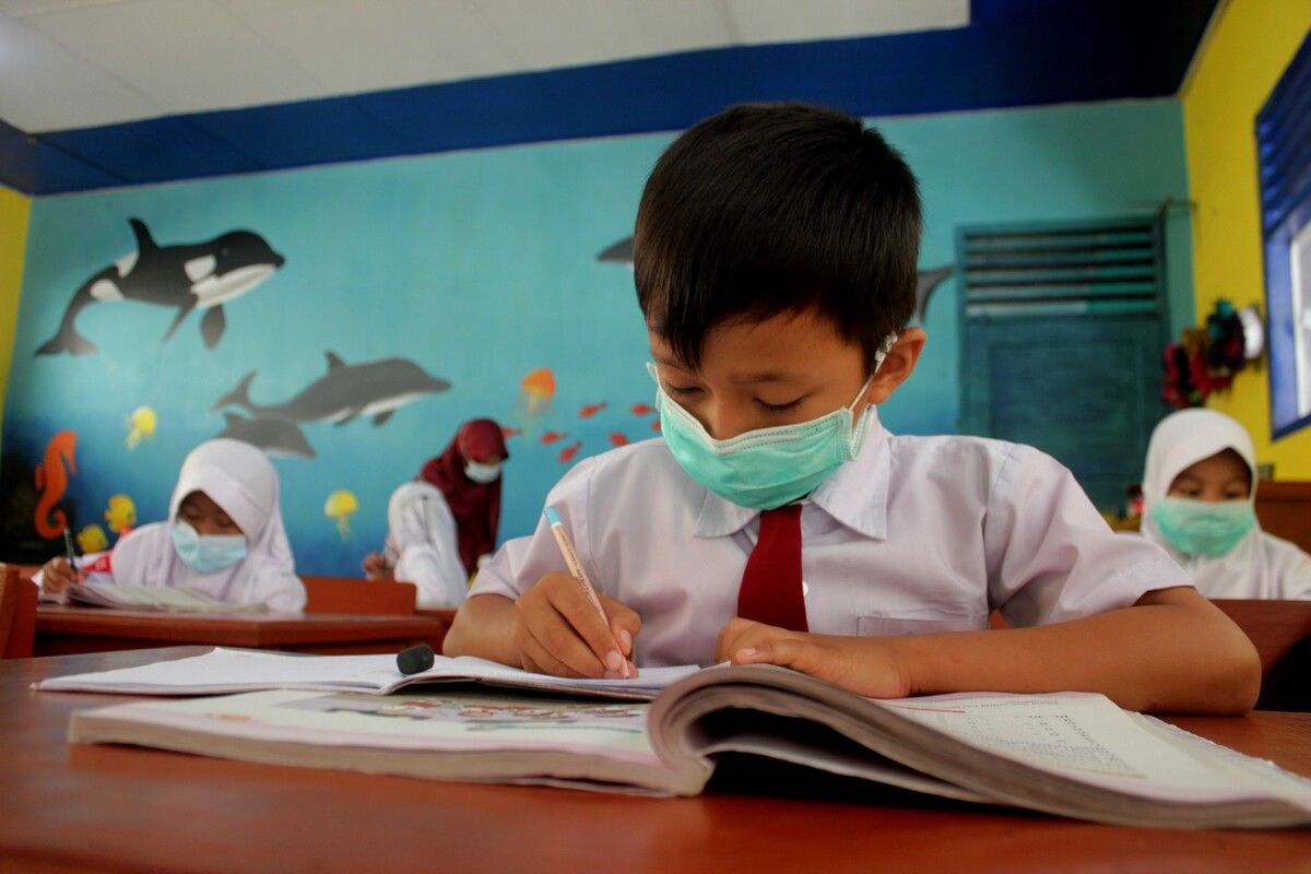 Kegiatan pembelajaran tatap muka di sekolah yang dilaksanakan di masa PPKM level 2 di Kabupaten Canjur, Jawa Barat, Jumat (10/9/2021).