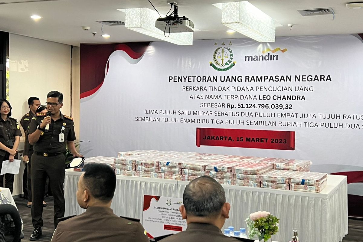 Kejaksaan Negeri Jakarta Pusat melakukan penyetoran uang rampasan negara atas kasus tindak pidana pencucian uang terdakwa Leo Chandra pada Rabu (15/3/2023). (KOMPAS.com/XENA OLIVIA)