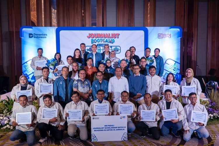 Foto bersama para jurnalis yang berhasil memperoleh beasiswa S2 lewat program BRI Fellowship Journalism 2025.