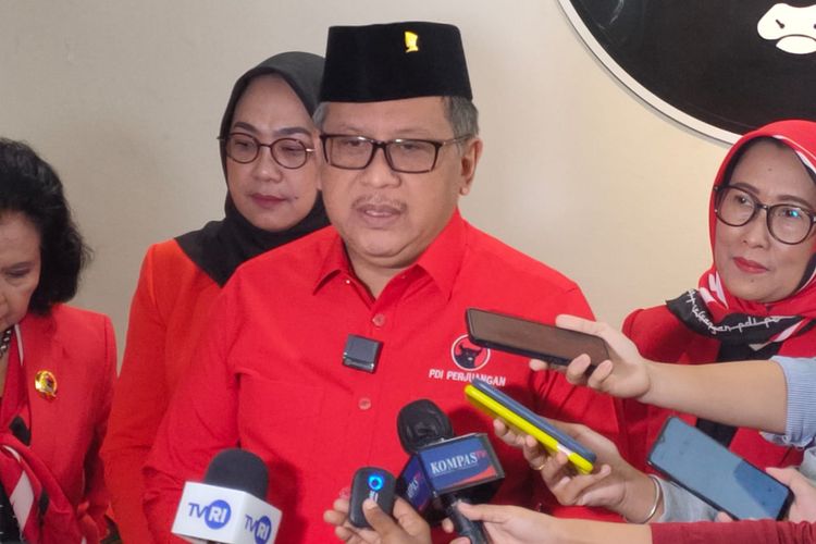 Sekretaris Jenderal DPP PDI-P Hasto Kristiyanto di Sekolah Partai, Lenteng Agung, Jakarta Selatan, Rabu (14/12/2022).