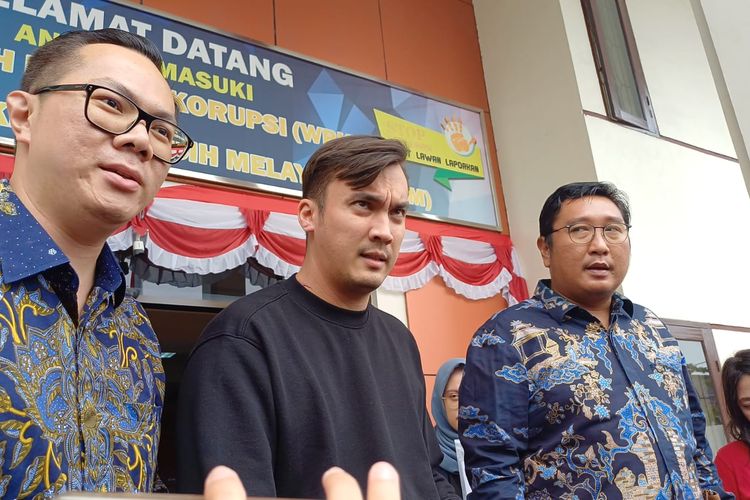 Rendy Kjaernett dan kuasa hukumnya ditemui di Pengadilan Negeri (PN) Bekasi, Jawa Barat, Rabu (2/8/2023). 