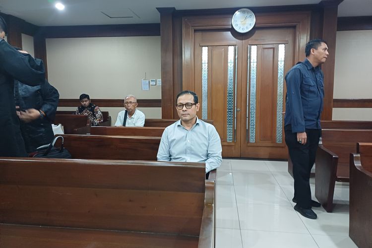 Majelis Hakim Pengadilan Tindak Pidana Korupsi (Tipikor) Jakarta Pusat menjatuhkan hukuman lima tahun penjara kepada Naek Parulian Washington Hutahayan alias Edward Hutahayan, Kamis (4/7/2024).