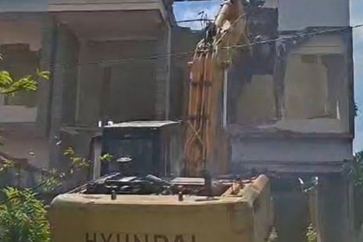 Viral Rumah 2 Lantai di Pati Dirobohkan Alat Berat, Ternyata Buntut Sengketa Gono-Gini