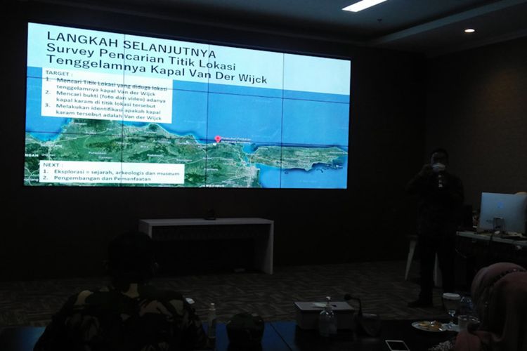 Tim BPCB saat memaparkan hasil survei laut dalam eksplorasi lanjutan kapal Van der Wijck di gedung Pemkab Lamongan, Kamis (21/10/2021).