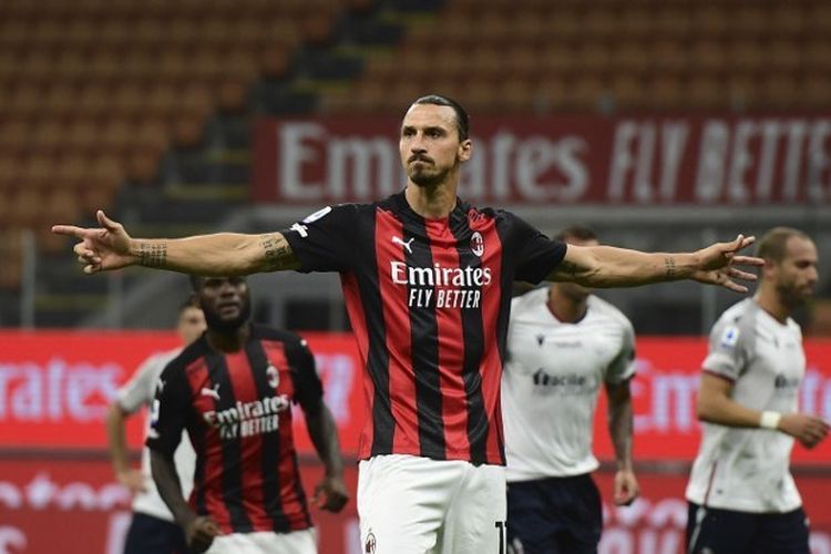 Penyerang Swedia AC Milan Zlatan Ibrahimovic melakukan selebrasi setelah mencetak gol kedua timnya melalui tendangan penalti selama pertandingan sepak bola Serie A Italia AC Milan vs Bologne di stadion San Siro di Milan pada 21 September 2020.