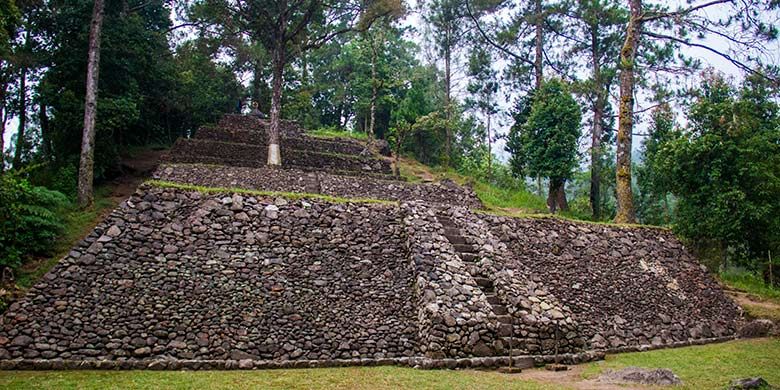 Candi Kethek, Karanganyar, Jawa Tengah yang sunyi dan tenang.