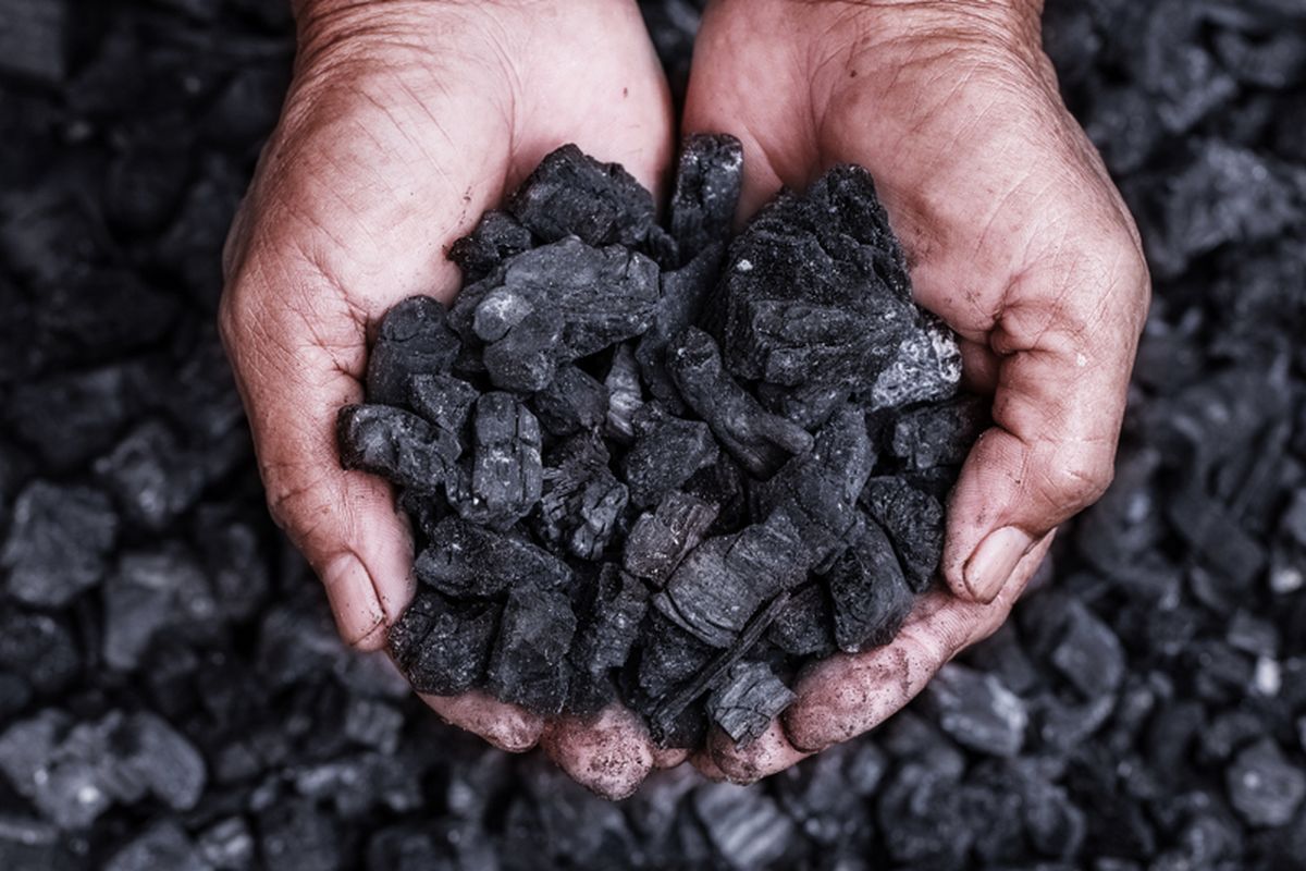 Ilustrasi batu bara, penambangan batu bara. 
