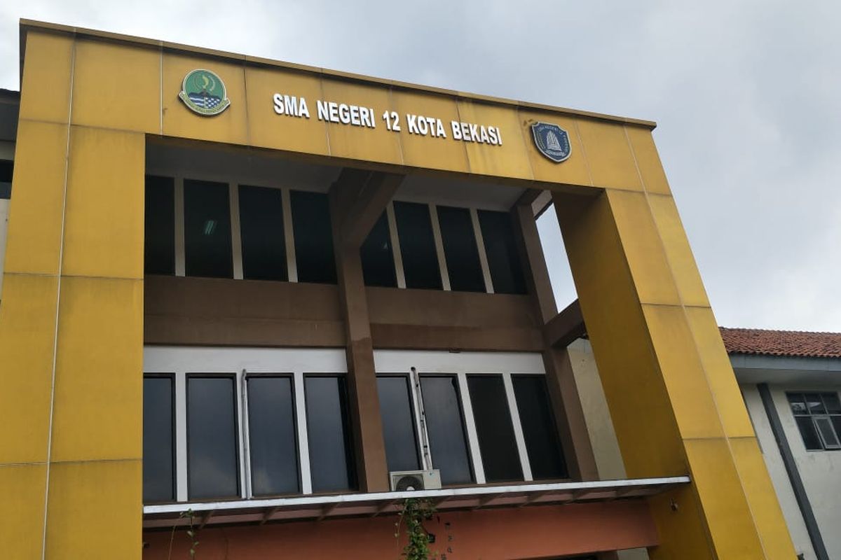Foto gedung sekolah SMAN 12, Kranji, Bekasi, yang diambil pada Rabu (12/2/2020).