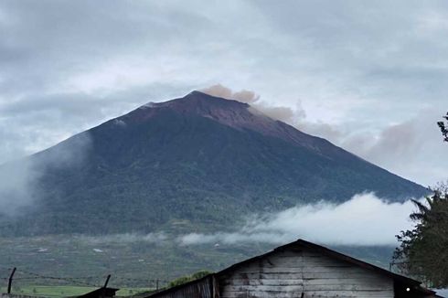 Erupsi Lagi, Gunung Kerinci Lontarkan Abu Setinggi 200 Meter Selama 25 Detik