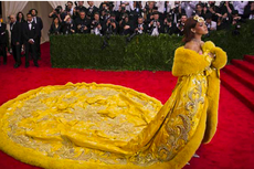 Rihanna Merasa Seperti Badut di Acara Met Gala 2015