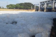 Anies Sebut Lautan Busa di KBT Marunda karena Limbah Deterjen 