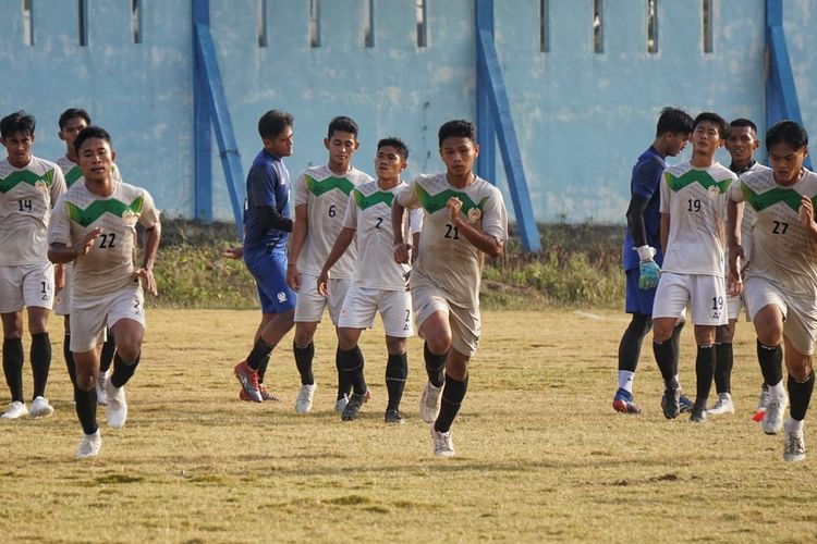 Tim sepakbola PON Jatim melakukan persiapan untuk berlaga di PON XX Papua 2021.