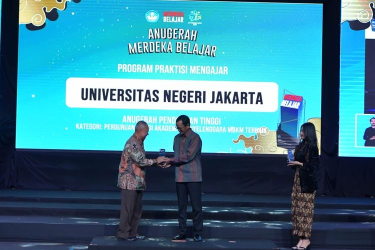 UNJ meraih Anugerah Merdeka Belajar 2023 kategori Program Kampus Merdeka dari Kemendikbudristek pada acara Puncak Peringatan Bulan Merdeka Belajar di Gedung Trimurti, Prambanan, Yogyakarta, 28-29 Mei 2023.