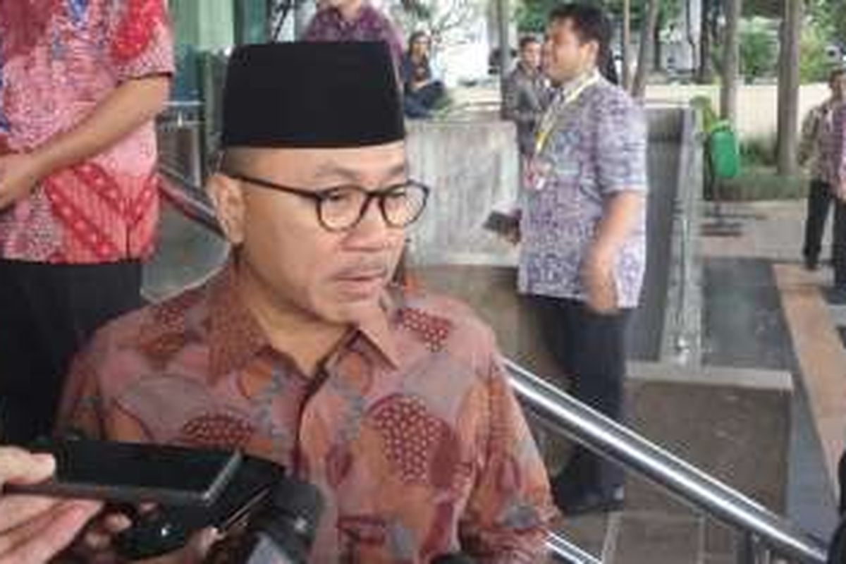 Ketua MPR Zulkifli Hasan saat memenuhi undangan buka puasa bersama di gedung KPK, Jakarta Selatan, Kamis (23/6/2016).