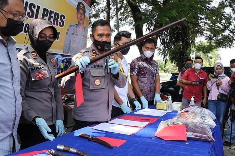Jumpa pers di Polres Lombok Tengah kasus pembunuhan 2 begal ditemukan di jalan Desa Ganti