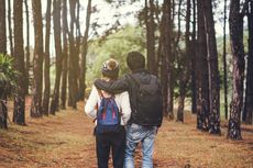 Sesama Pecinta Alam, Pasangan Ini Foto Pernikahan di Tepi Tebing Hawksbill Crag