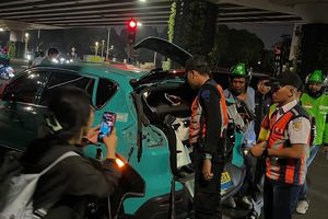 Kronologi Taksi Green SM Tertabrak KRL di Stasiun Karet, Diduga Terobos Palang dan Terjebak Macet