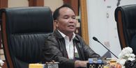 Ucapan Ultah Istri Gubernur Kalteng Disorot, Massa Bawa Spanduk 