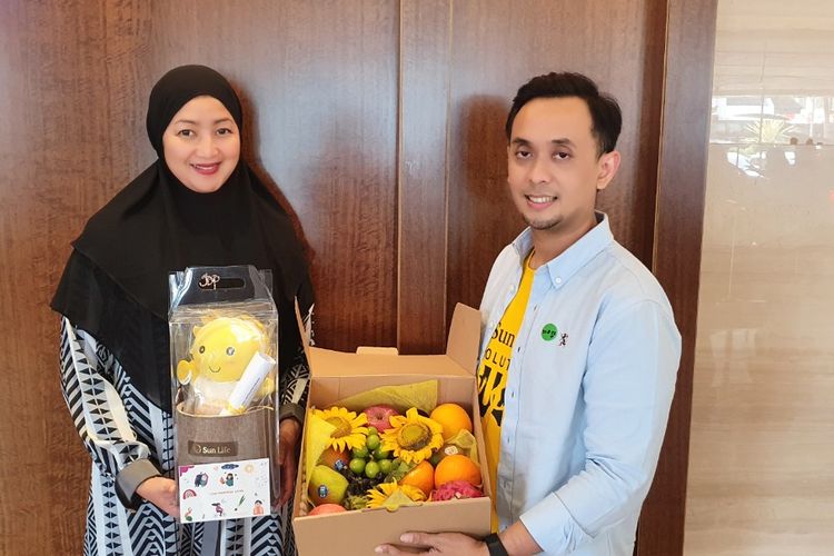 Ilustrasi program Touch of Care, Hari Pelanggan Nasional, Sun Life Indonesia