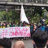 Sempat Bakar Ban, Demo Mahasiswa Tolak Omnibus Law Bubar karena Hujan Deras