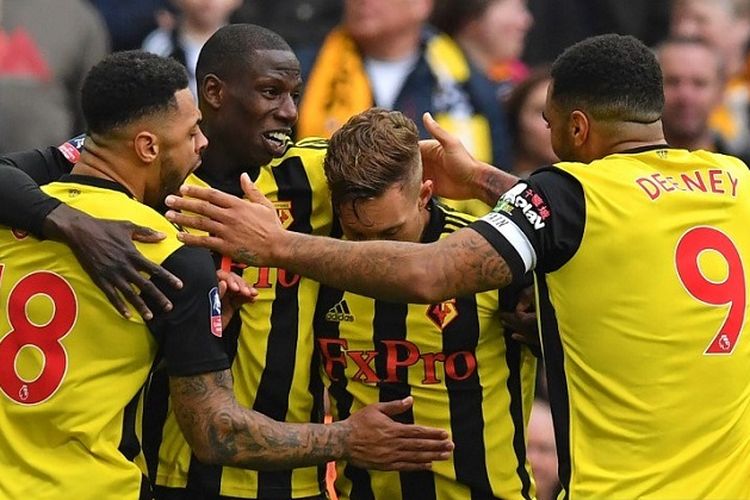 Gelandang Watford, Gerard Deulofeu (kedua dari kanan), merayakan gol dengan rekan satu tim dalam pertandingan semifinal Piala FA antara Watford vs Wolverhampton Wanderers di Stadion Wembley pada 7 April 2019.