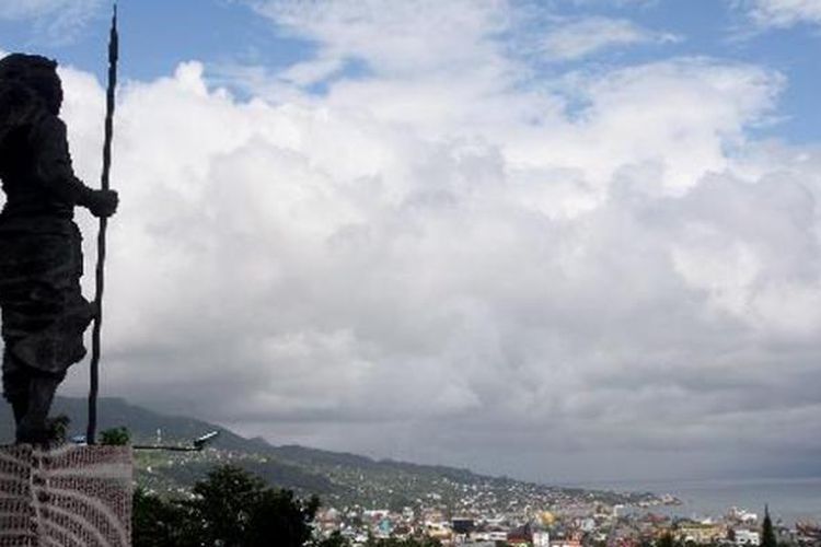 Patung pahlawan nasional Martha Christina Tiahahu di Karang Panjang, Kecamatan Sirimau, Kota Ambon, Maluku, Senin (25/6/2012).