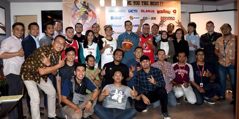 Ajang basket antarmedia dan perusahaan digital (e-commerence) bertajuk Sinar Mas Land Basketball Tournament (SMLBT) 2018, kembali digelar. Perhelatan ini berlangsung pada 5-11 November 2018 di lapangan basket The Breeze, BSD City, Tangerang Selatan.