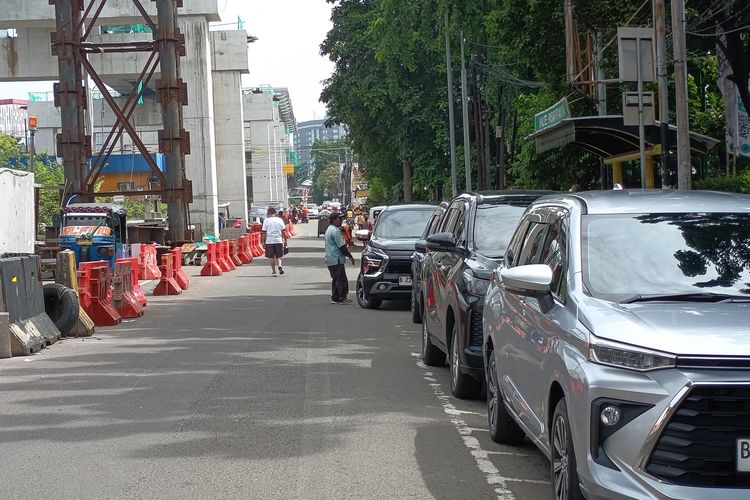 Cara Parkir Paralel Mobil Matik yang Benar agar Bisa Didorong