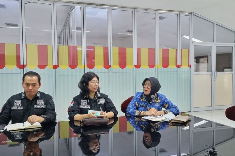 Kepala Disnakertras Jateng Sakina Rosellasai melakukan sidak ke sejumlah perusahaan di Kabupaten Semarang, Senin (17/4/2023).