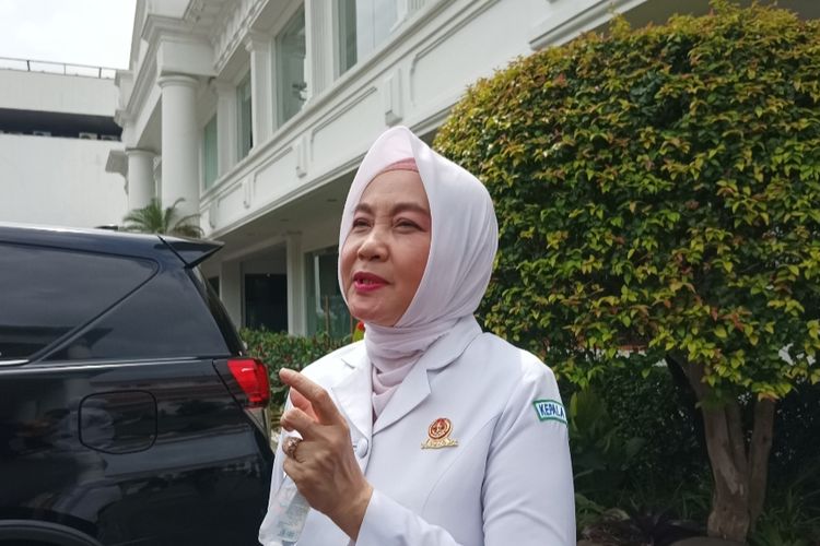 Kepala BMKG Dwikorita Karnawati di Kompleks Istana Kepresidenan, Jakarta, Selasa (27/2/2024).