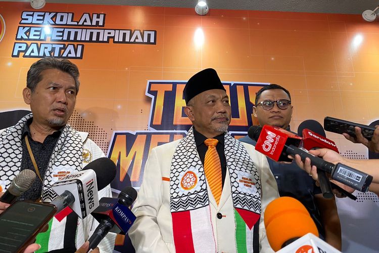Presiden Partai Keadilan Sejahtera (PKS) Ahmad Syaikhu di Grand Sahid Jaya, Jakarta Pusat, Selasa (25/6/2024).