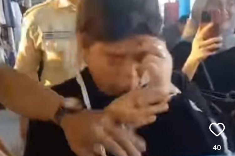 Diduga Copet Ponsel, Wanita Diarak Keliling Tanah Abang Pakai Kalung “Saya Copet”