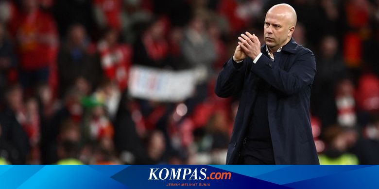 Warnock Slams Slot’s Explanations After Liverpool Cup Exit