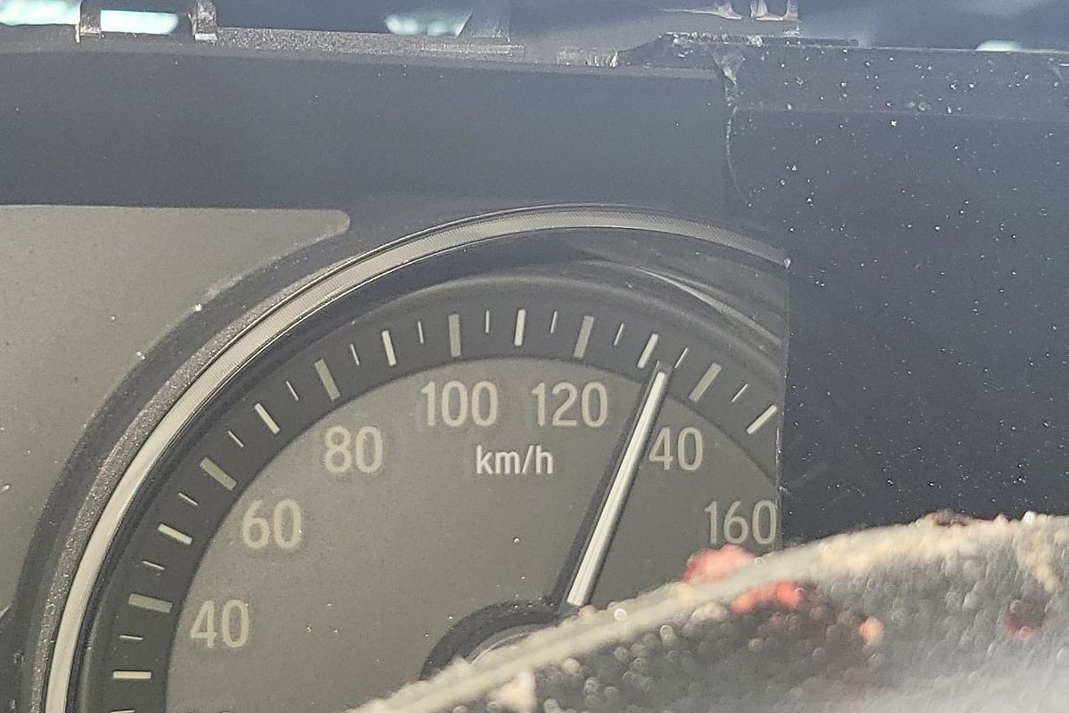 Speedometer mobil Honda H-RV yang mengalami kecelakaan di Tol Jagorawi, Bogor, Jawa Barat, Kamis (2/10/2025).