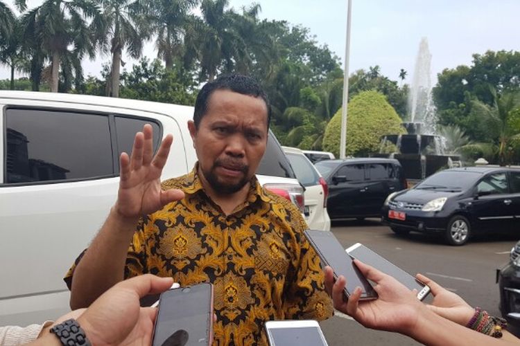 Ketua Asosiasi Media Siber Indonesia (AMSI) Wenseslaus Manggut usai bertemu dengan Menkopolhukam Mahfud MD di kantor Kemenkopolhukam, Jakarta Pusat, Rabu (27/11/2019).