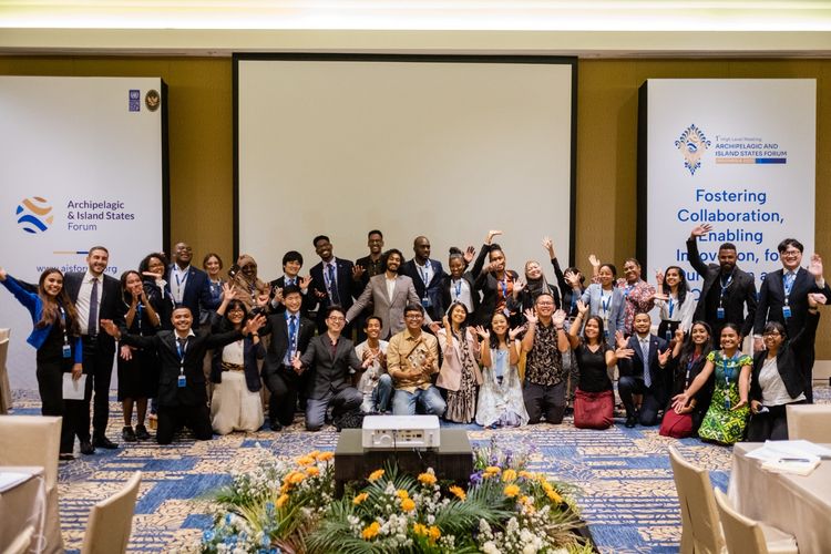 AIS Youth Conference 2023 sebagai salah satu side event dalam rangkaian Konferensi Tingkat Tinggi (KTT) AIS Forum di Bali, Indonesia, yang berlangsung 6-8 Oktober 2023 secara kolektif menyepakati AIS Youth Declaration/Deklarasi Pemuda AIS. Deklarasi ini berisi komitmen para pemuda negara-negara AIS terhadap  upaya perlindungan ekosistem laut demi masa depan yang berkelanjutan.