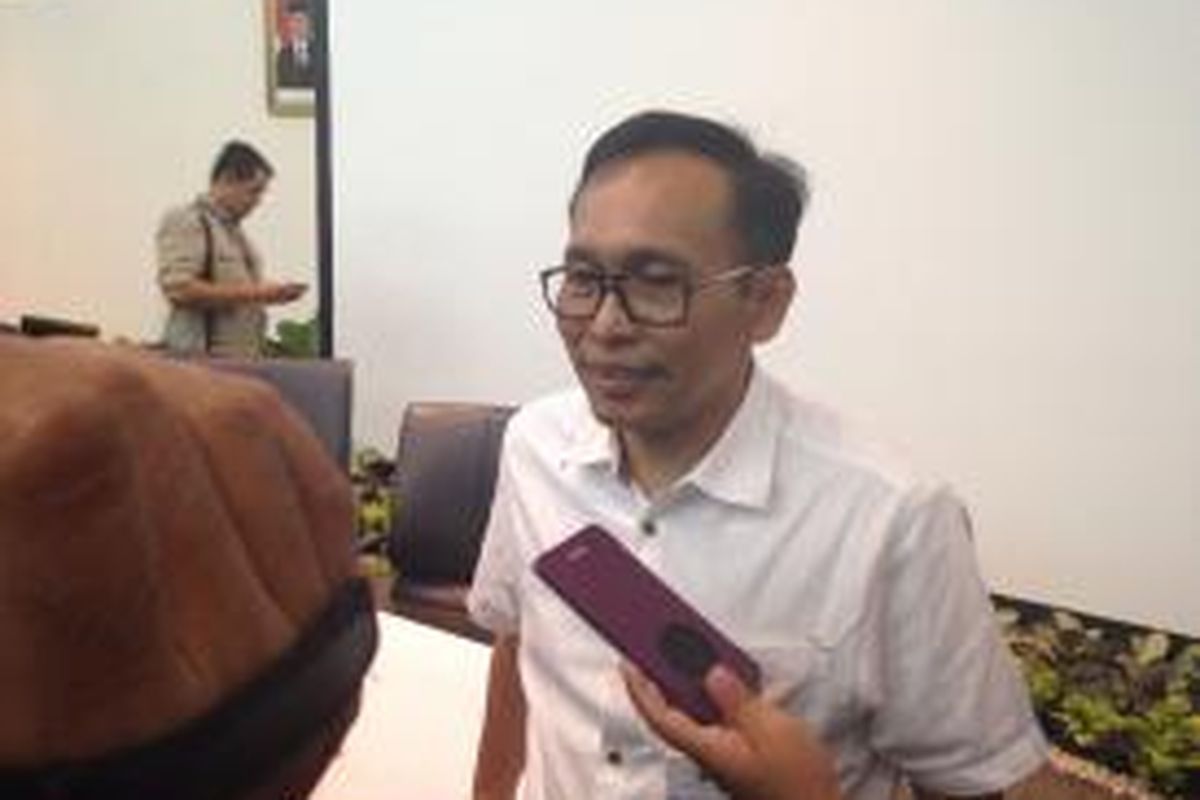Direktur Utama Garuda Indonesia Arif Wibowo memberikan keterangan terkait penerbangan Garuda yang delayed di Bandara Soekarno-Hatta, Tangerang, Minggu (5/7/2015). 