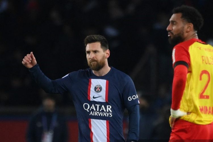 Selebrasi Lionel Messi dalam laga pekan ke-31 Liga Perancis antara PSG vs Lens di Stadion Parc des Princes, 15 April 2023. (Photo by FRANCK FIFE / AFP)