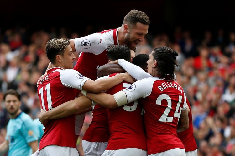 Para pemain Arsenal merayakan gol Danny Welbeck ke gawang AFC Bourneomuth pada partai Liga Inggris di Stadion Emirates, Sabtu (9/9/2017).