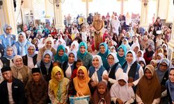 Serahkan Bantuan di Pidie Jaya, Ketum Seruni Tri Tito Dorong Transisi Pemulihan Dipercepat