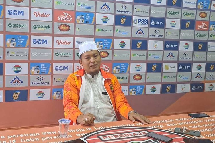 Presiden Persiraja Banda Aceh, Zulifikar meminta maaf kepada msyarakat Aceh atas insiden kerusuhan para Pertandingan Ligas 2 Persiraja vs PSMS Meda yang gagal kick off karena padamnya listrik di Stadion, Pada Senin (5/9/2022) malam.