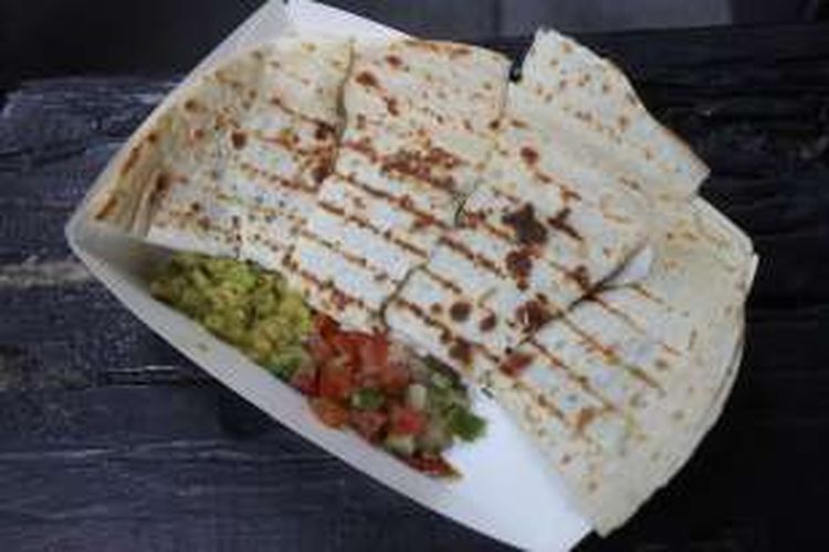 Burrito, salah satu menu yang disajikan oleh Papricano Mexico, Rabu (3/2/2016).