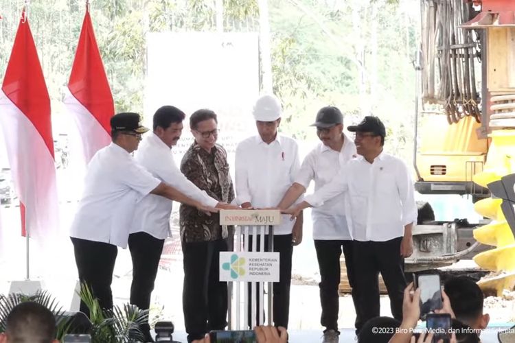 Presiden Joko Widodo (Jokowi) telah resmi memulai pembangunan Rumah Sakit Umum Pusat di Ibu Kota Nusantara (IKN) pada Rabu (20/12/2023).